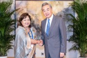梦见血腥王毅会见尼泊尔外长阿祖
